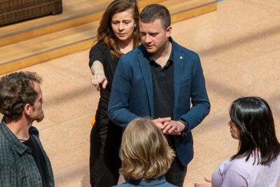 Persönlichkeits-Workshops, Potenzialorientierte System- und Familienaufstellungen - Menschen in Aufstellungssituation Persönlichkeits-Workshops, Potenzialorientierte System- und Familienaufstellungen - Menschen in Aufstellungssituation